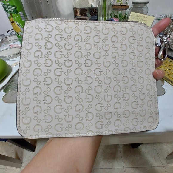 GUESS Thin Wristlet Purse with Keychain Bag Small Mini Practical Simple Stylish - Picture 5 of 9